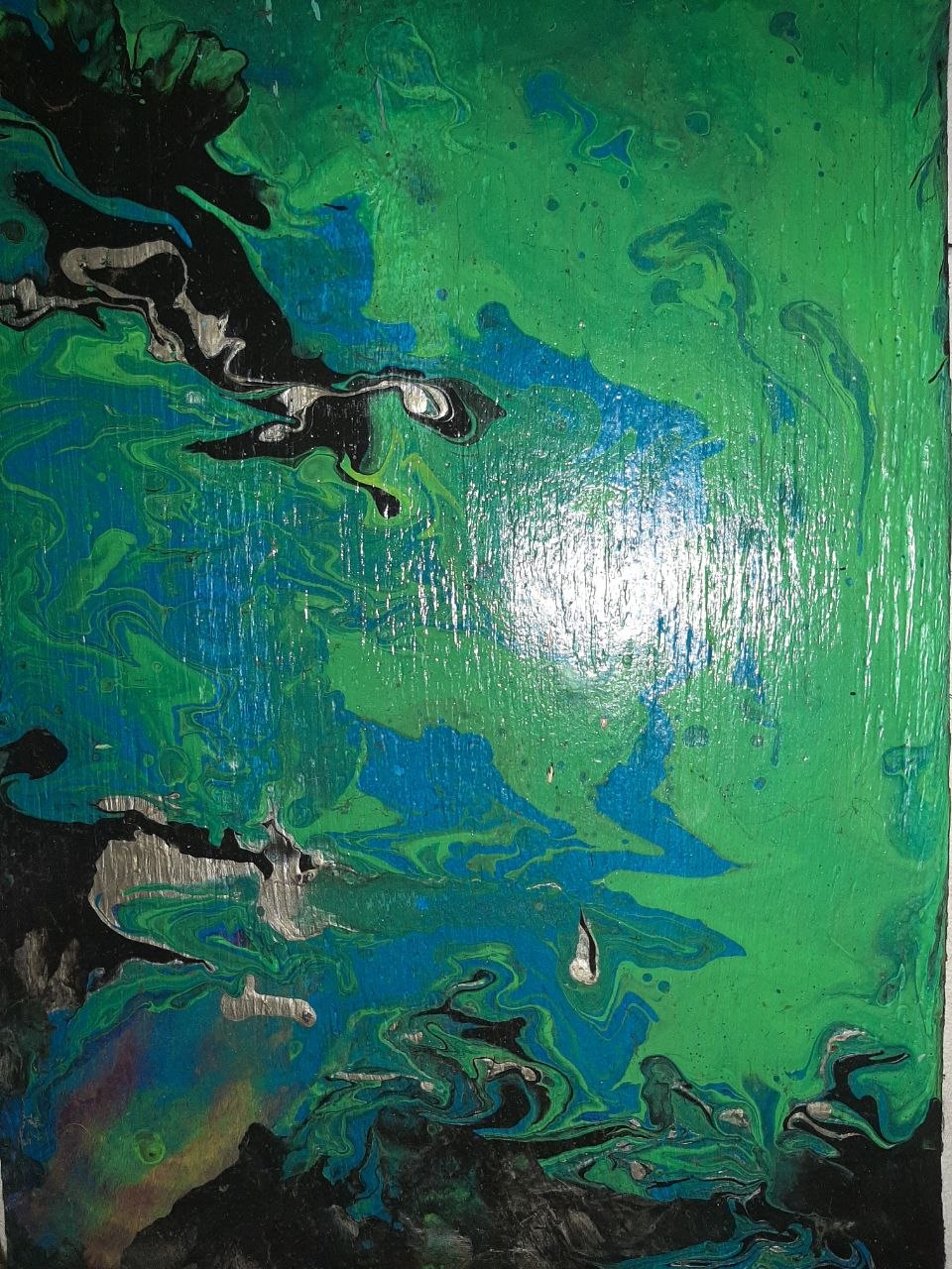 Fluid pour on wood — emerald, lime and turquoise with black and metallic silver